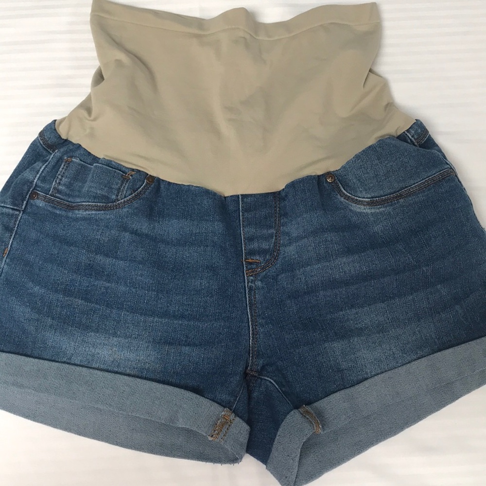 🌸 SOLD Maternity Shorts